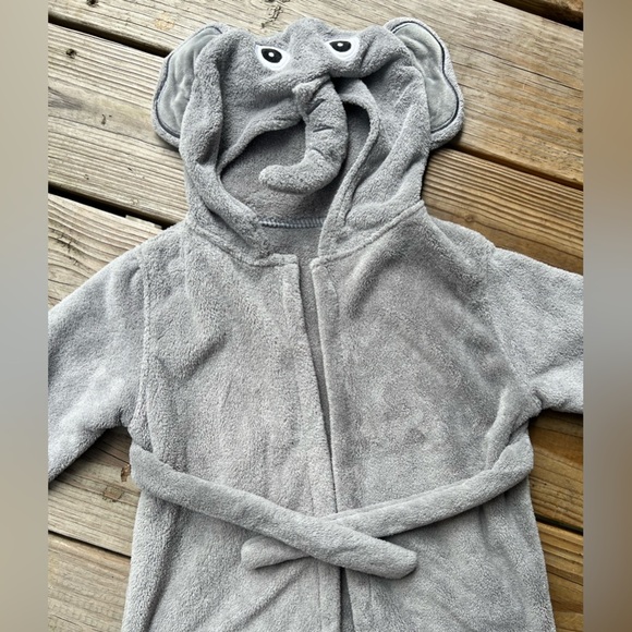 Infant baby toddler 0-6M grey hooded elephant robe - Picture 3 of 4